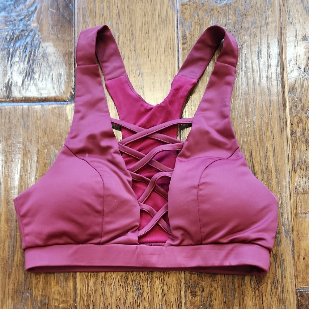 Elegant Burgundy Strappy Sports Bra